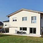 Moderne Doppelhaushaelfte Mit 3 Sz In Der Naehe Vom Scharmuetzelsee-seperat&naturnah Апартаменты