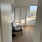 Moderne Doppelhaushaelfte Mit 3 Sz In Der Naehe Vom Scharmuetzelsee-seperat&naturnah Апартаменты *